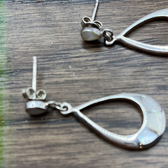 Teardrop Earrings with Pearl Inlay stone. 925 Pierced - Picture 8 of 9